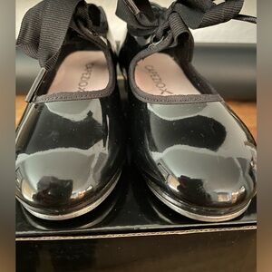 Girls black Capezio tap shoes size 10.5